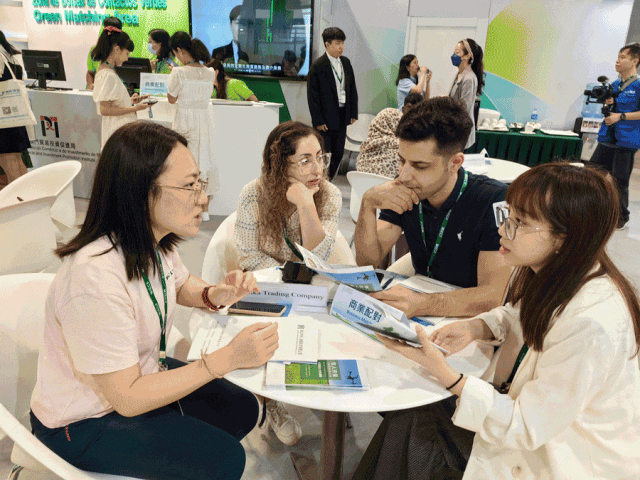 1693999297842693.gif 640.gif